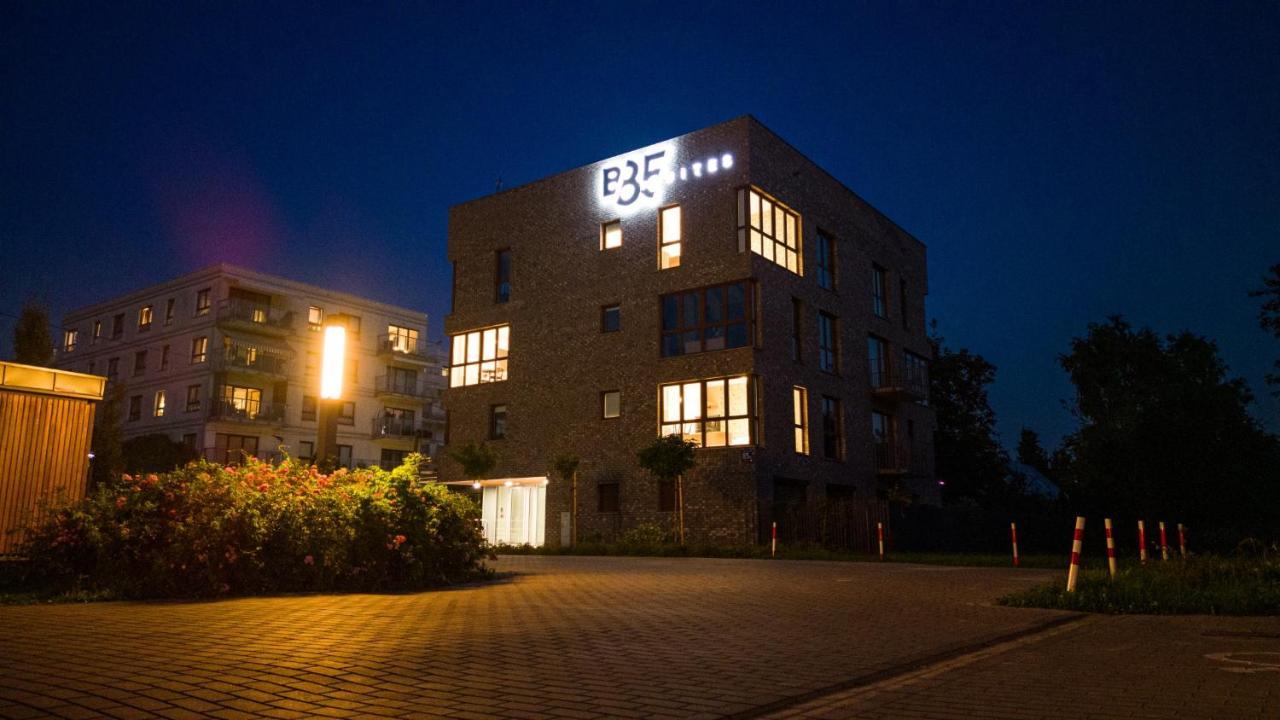 B85 Suites ワルシャワ エクステリア 写真